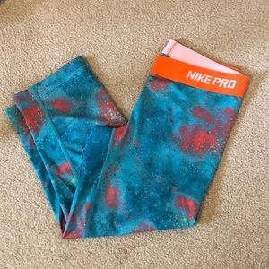NWOT Nike Crop leggings